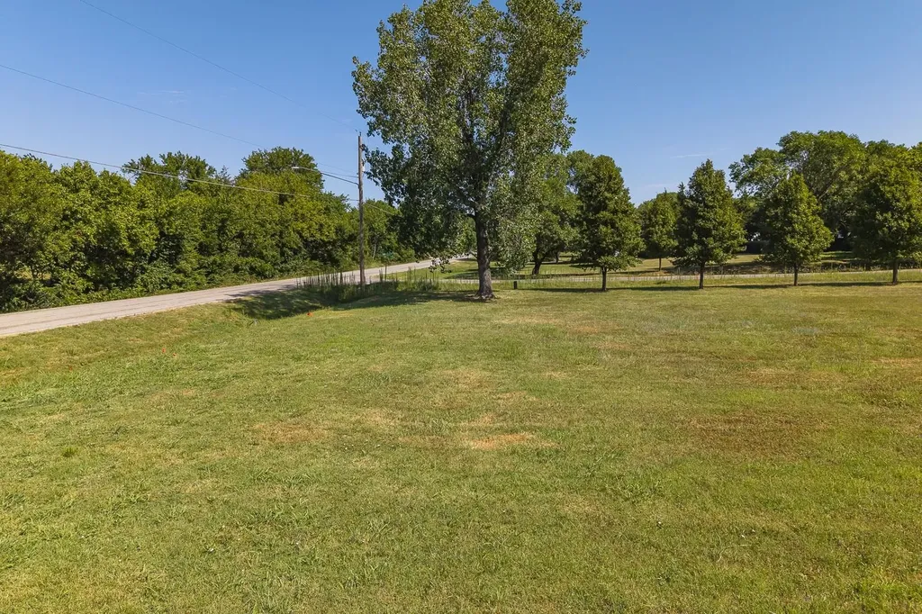 1.3+/- Acres At Hawthorne Valley Center KS 67147