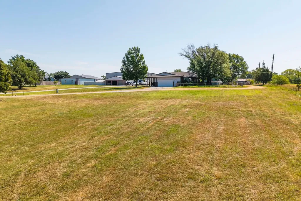 1.3+/- Acres At Hawthorne Valley Center KS 67147