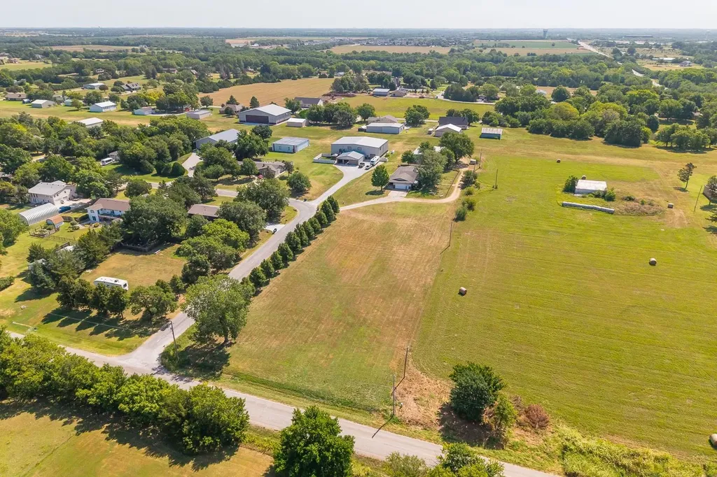 1.3+/- Acres At Hawthorne Valley Center KS 67147