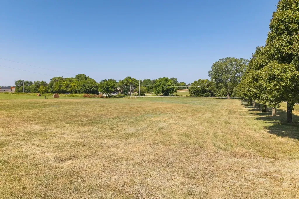 1.3+/- Acres At Hawthorne Valley Center KS 67147
