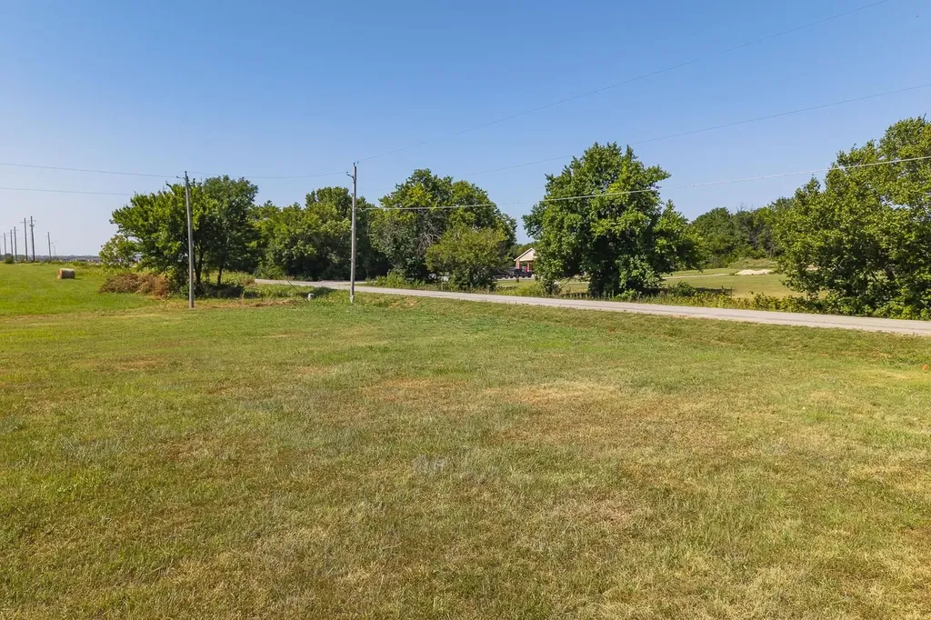 1.3+/- Acres At Hawthorne Valley Center KS 67147