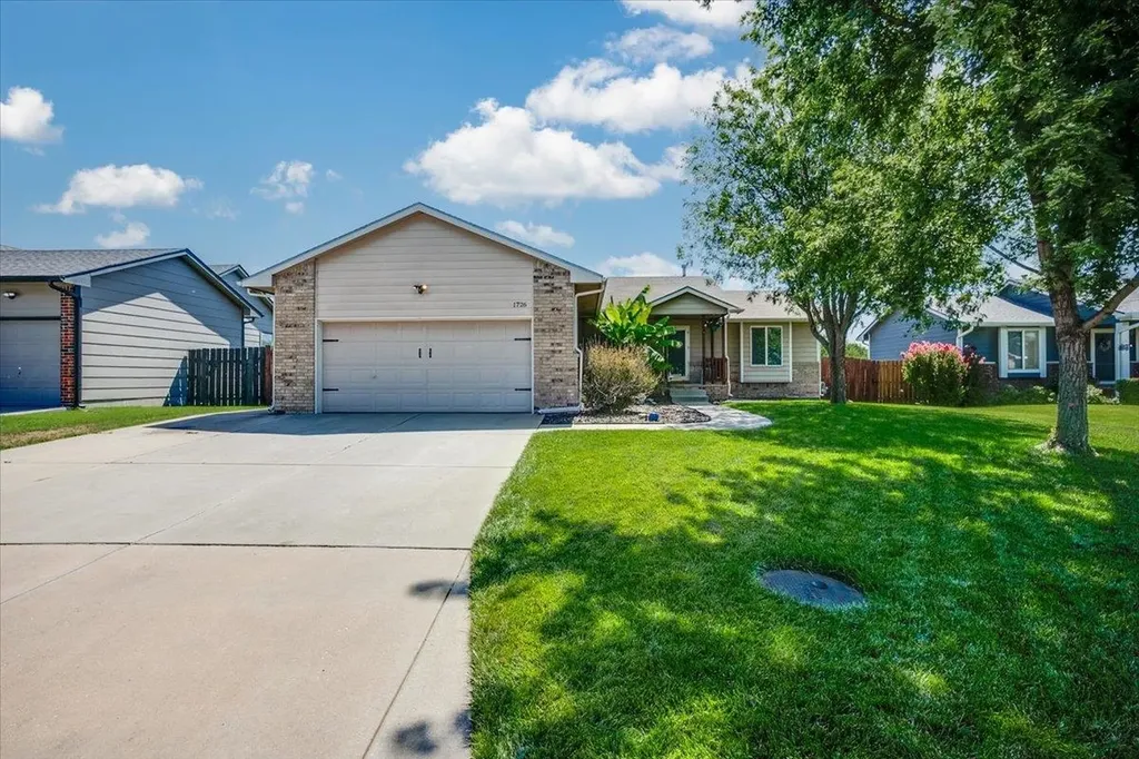 1726 N Prairie Run Circle Mulvane KS 67110