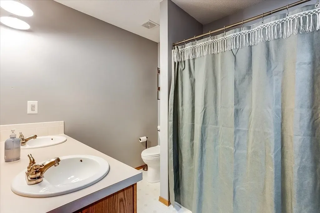 1726 N Prairie Run Circle Mulvane KS 67110