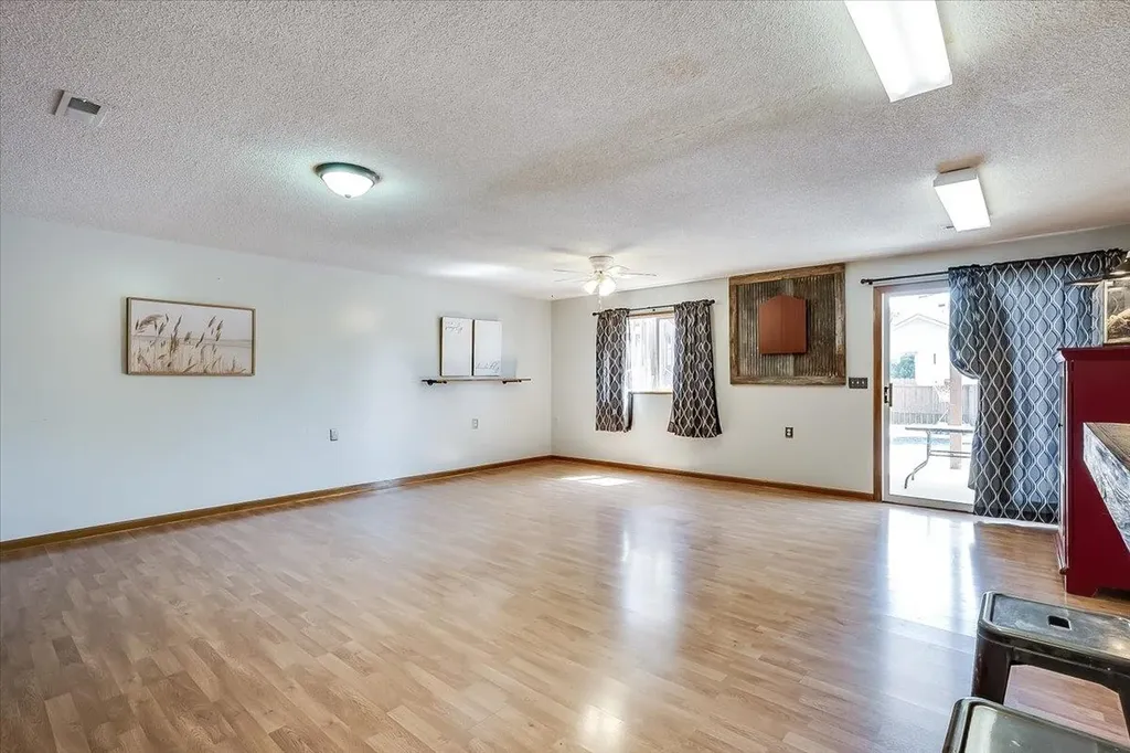 1726 N Prairie Run Circle Mulvane KS 67110