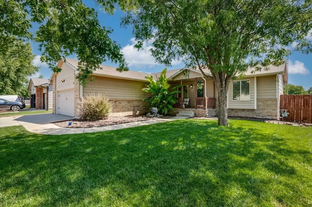 1726 N Prairie Run Circle Mulvane KS 67110