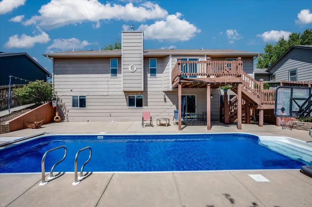 1726 N Prairie Run Circle Mulvane KS 67110