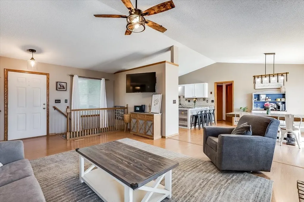 1726 N Prairie Run Circle Mulvane KS 67110