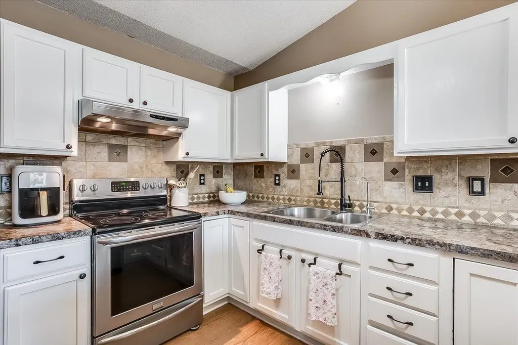 1726 N Prairie Run Circle Mulvane KS 67110