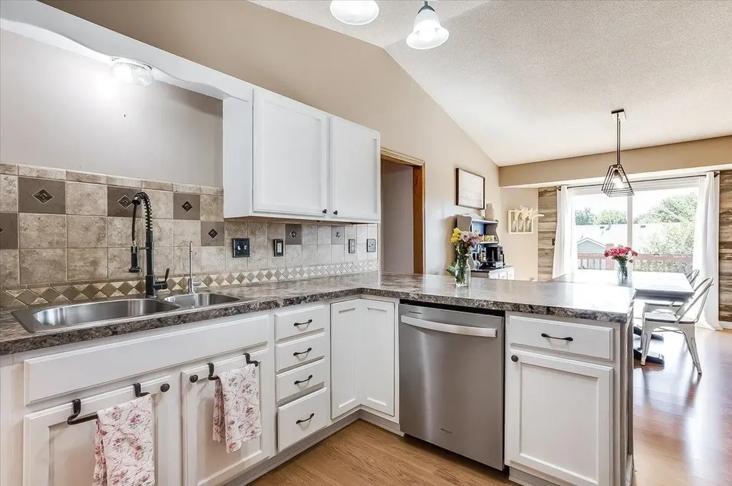 1726 N Prairie Run Circle Mulvane KS 67110