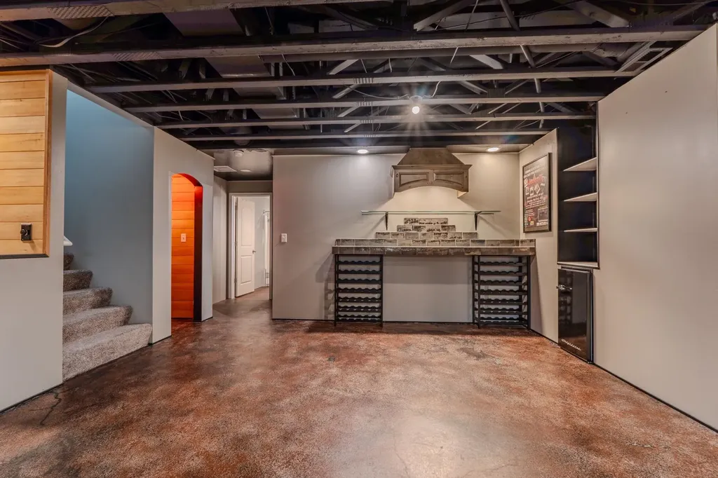 1806 S Bedford Street Wichita KS 67207