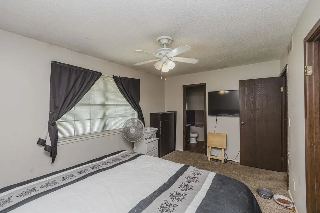 4914 Looman Wichita KS 67220