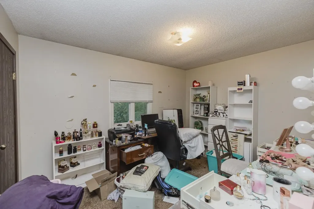 4914 Looman Wichita KS 67220