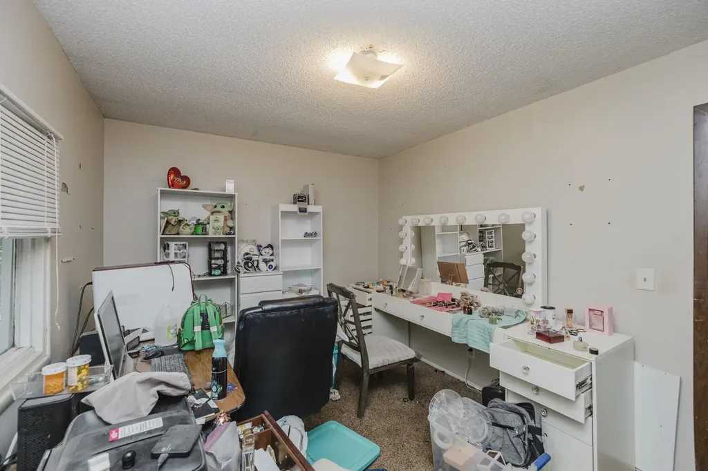 4914 Looman Wichita KS 67220