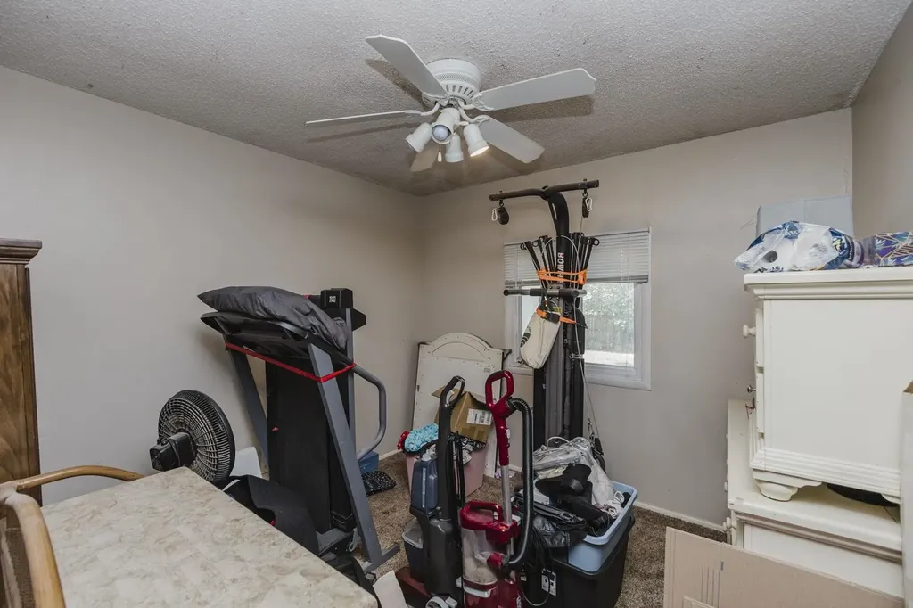 4914 Looman Wichita KS 67220