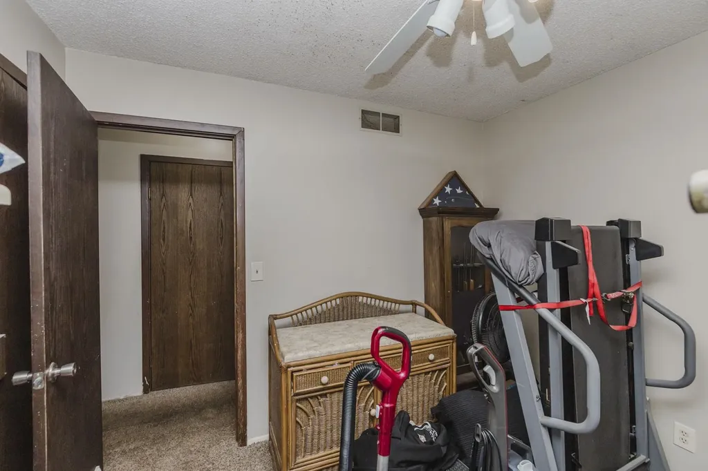 4914 Looman Wichita KS 67220