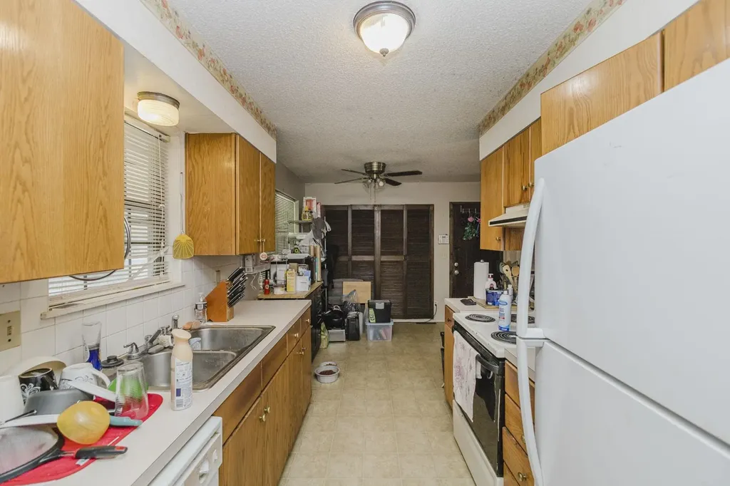 4914 Looman Wichita KS 67220