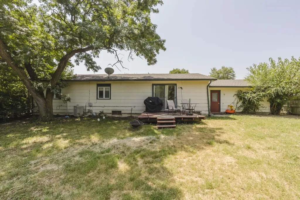 4914 Looman Wichita KS 67220