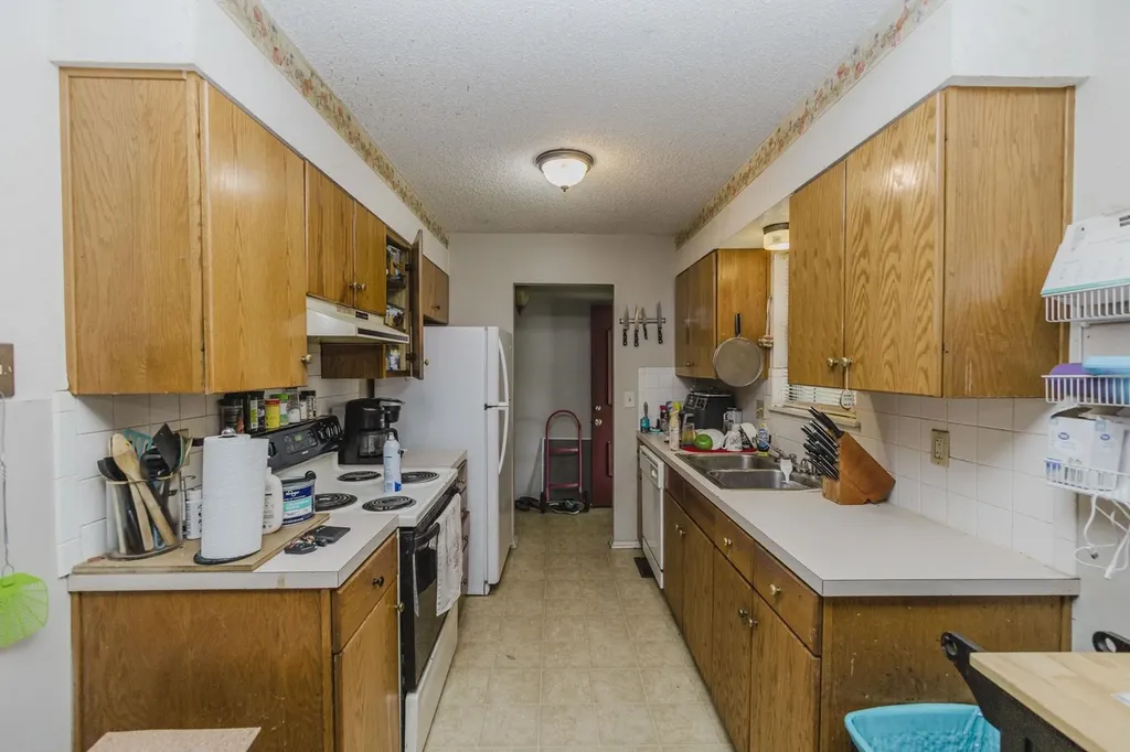 4914 Looman Wichita KS 67220