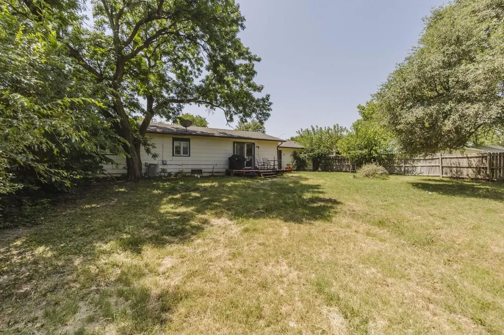4914 Looman Wichita KS 67220