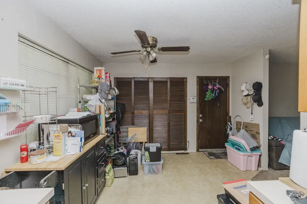 4914 Looman Wichita KS 67220