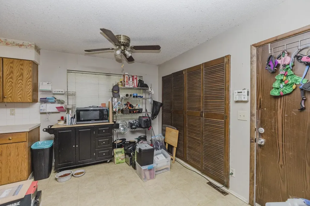 4914 Looman Wichita KS 67220