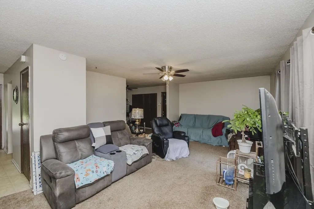 4914 Looman Wichita KS 67220