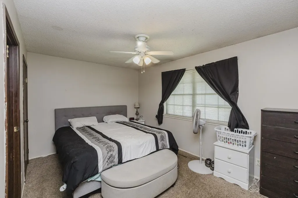 4914 Looman Wichita KS 67220