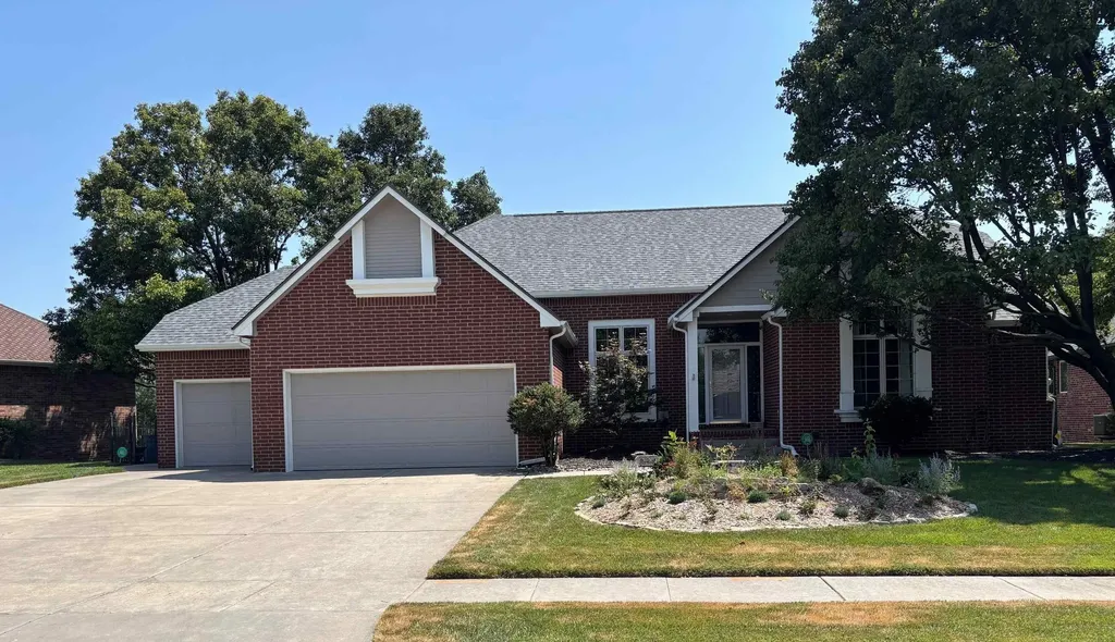 5021 N Harborside Court Wichita KS 67204-2371