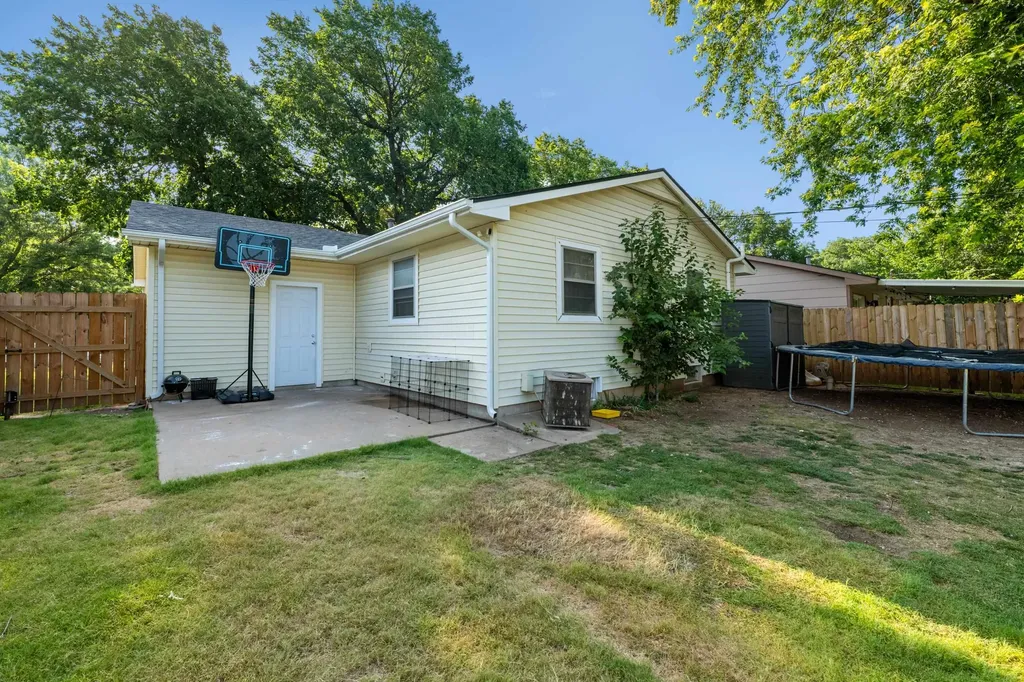 763 N Mount Carmel Avenue Wichita KS 67203