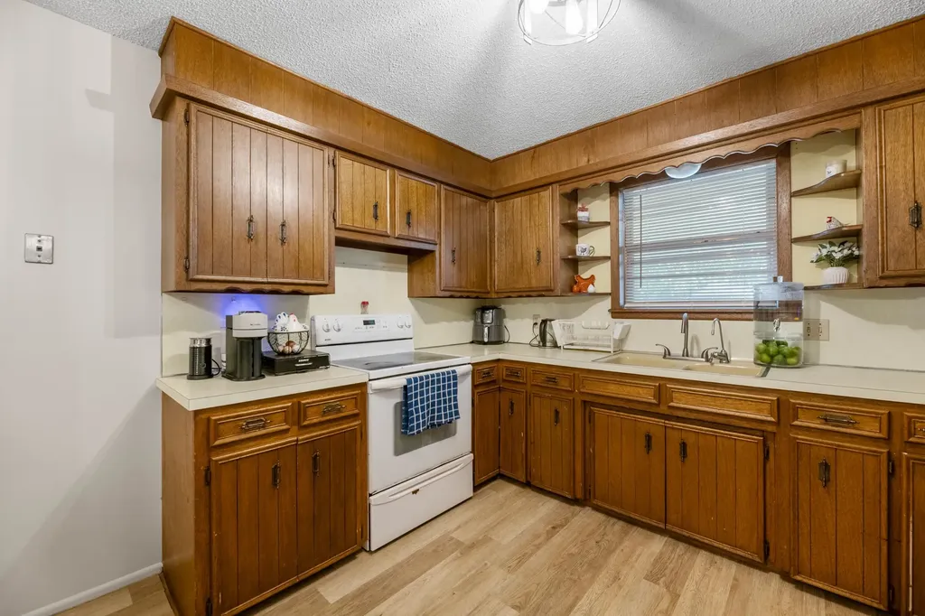 763 N Mount Carmel Avenue Wichita KS 67203