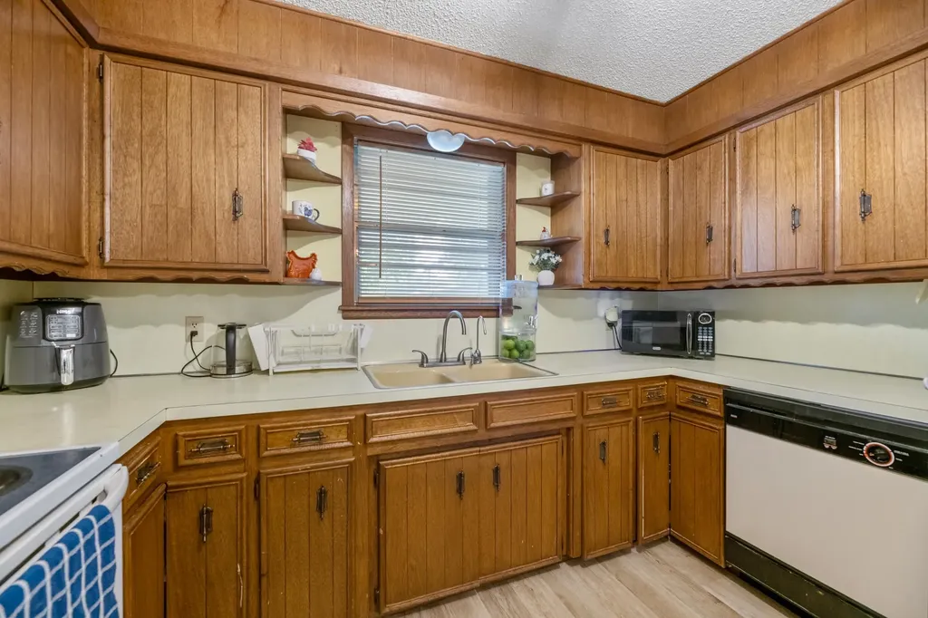 763 N Mount Carmel Avenue Wichita KS 67203