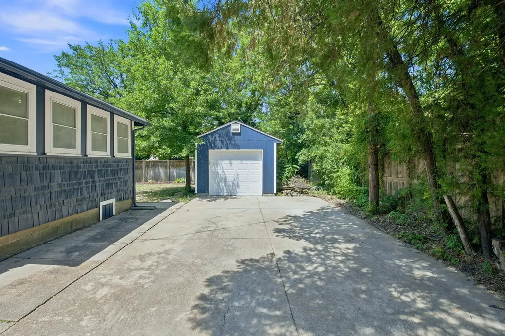 3416 Oakland Wichita KS 67218
