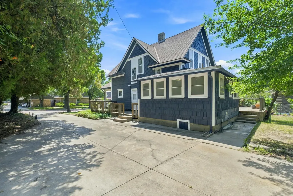 3416 Oakland Wichita KS 67218