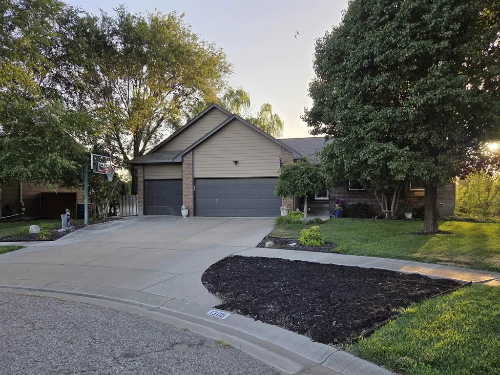 1309 S Summit Circle Derby KS 67037