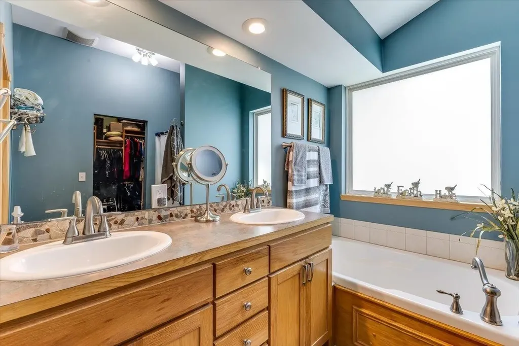 1309 S Summit Circle Derby KS 67037