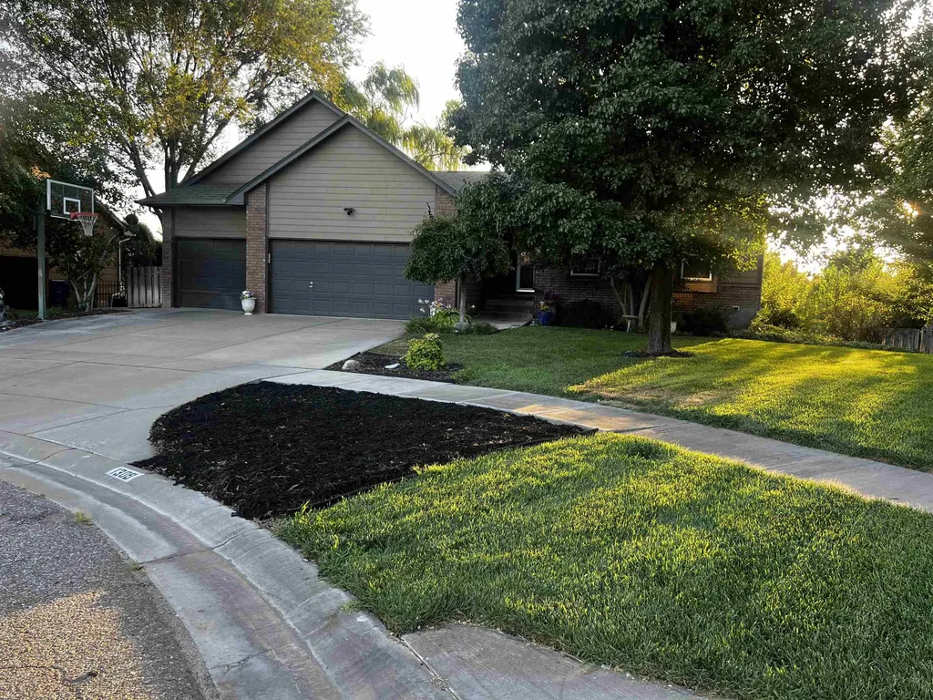1309 S Summit Circle Derby KS 67037