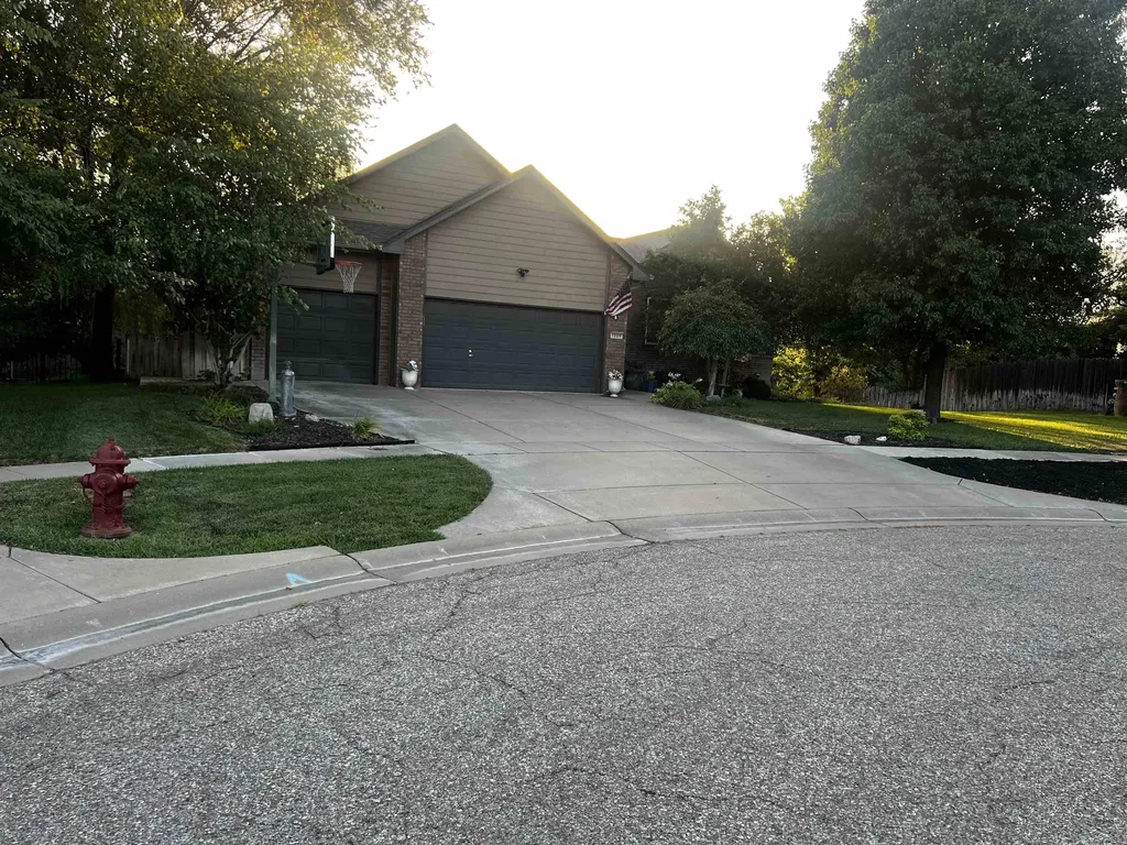 1309 S Summit Circle Derby KS 67037