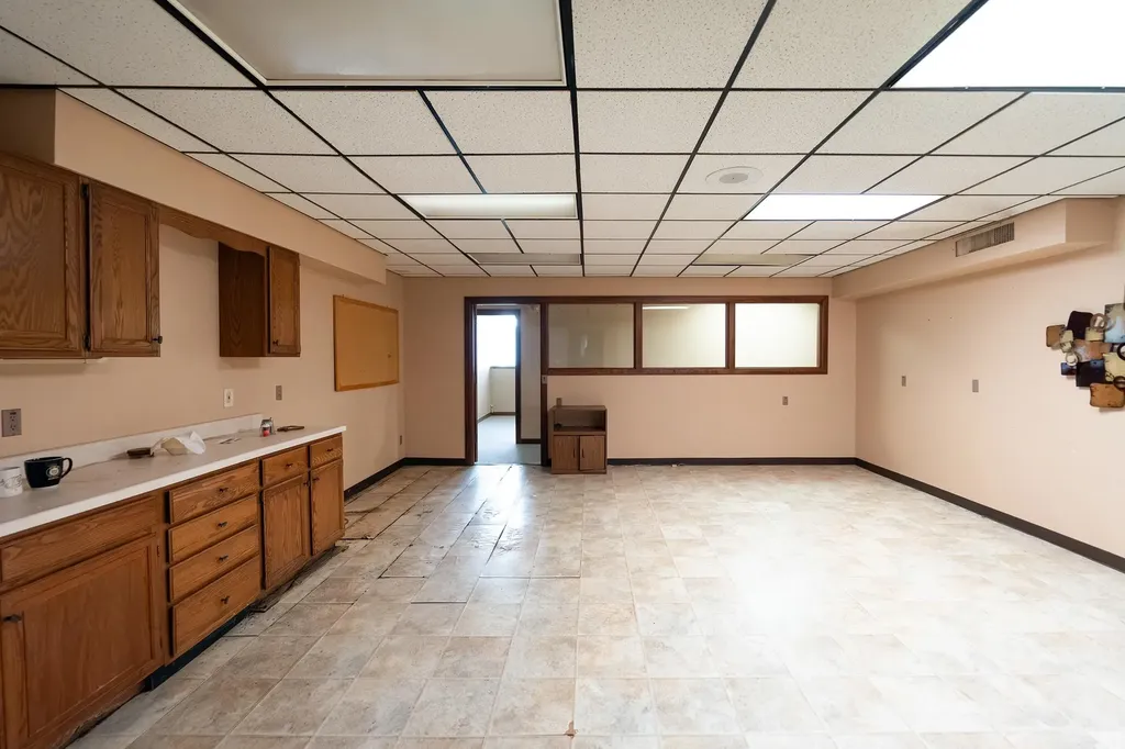 906 N Halstead Street Hutchinson KS 67501