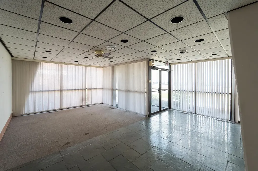 906 N Halstead Street Hutchinson KS 67501