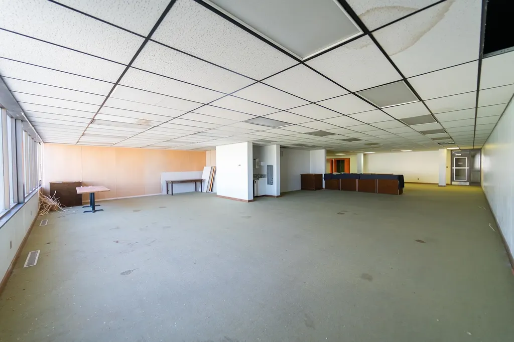906 N Halstead Street Hutchinson KS 67501