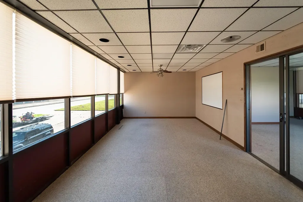 906 N Halstead Street Hutchinson KS 67501