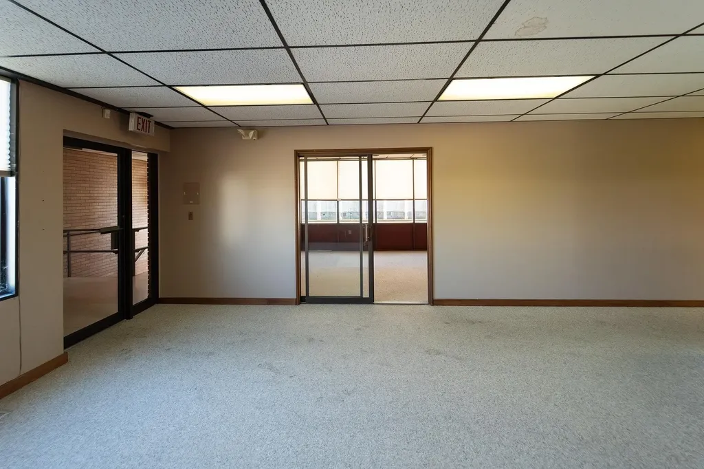 906 N Halstead Street Hutchinson KS 67501
