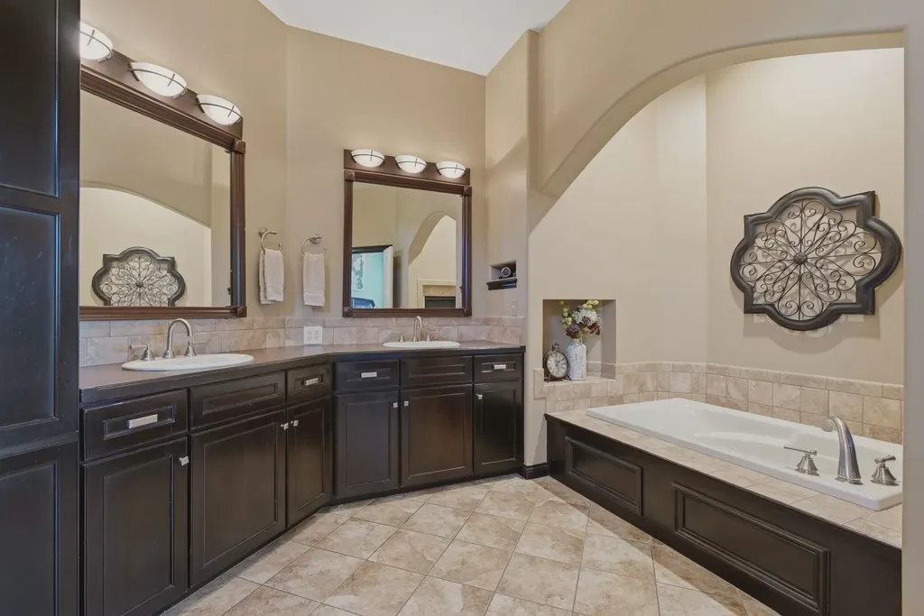 3822 N Lakecrest Wichita KS 67205