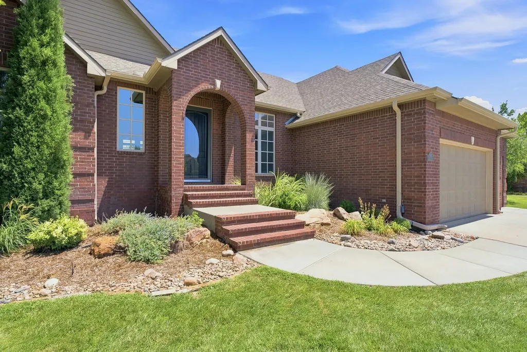 3822 N Lakecrest Wichita KS 67205