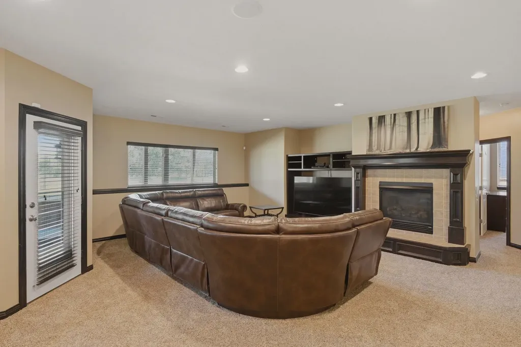 3822 N Lakecrest Wichita KS 67205