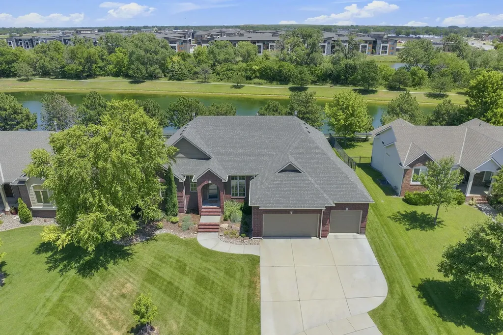 3822 N Lakecrest Wichita KS 67205