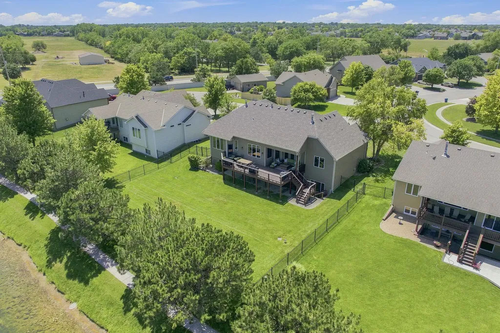 3822 N Lakecrest Wichita KS 67205