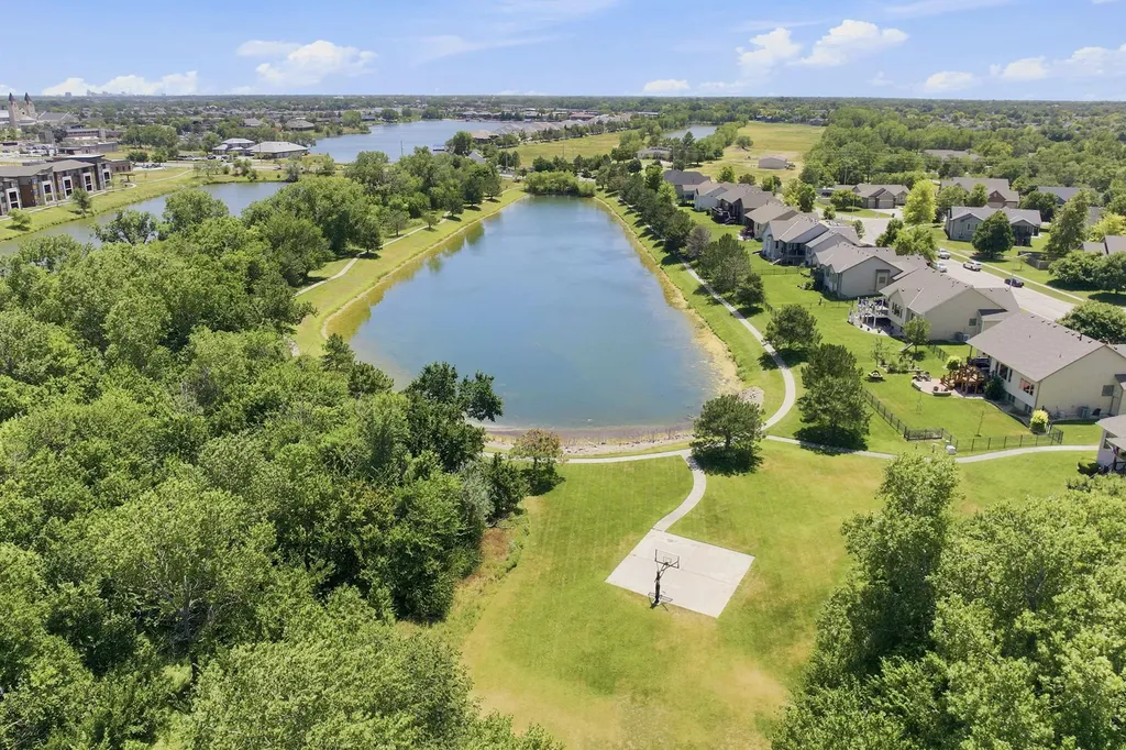 3822 N Lakecrest Wichita KS 67205
