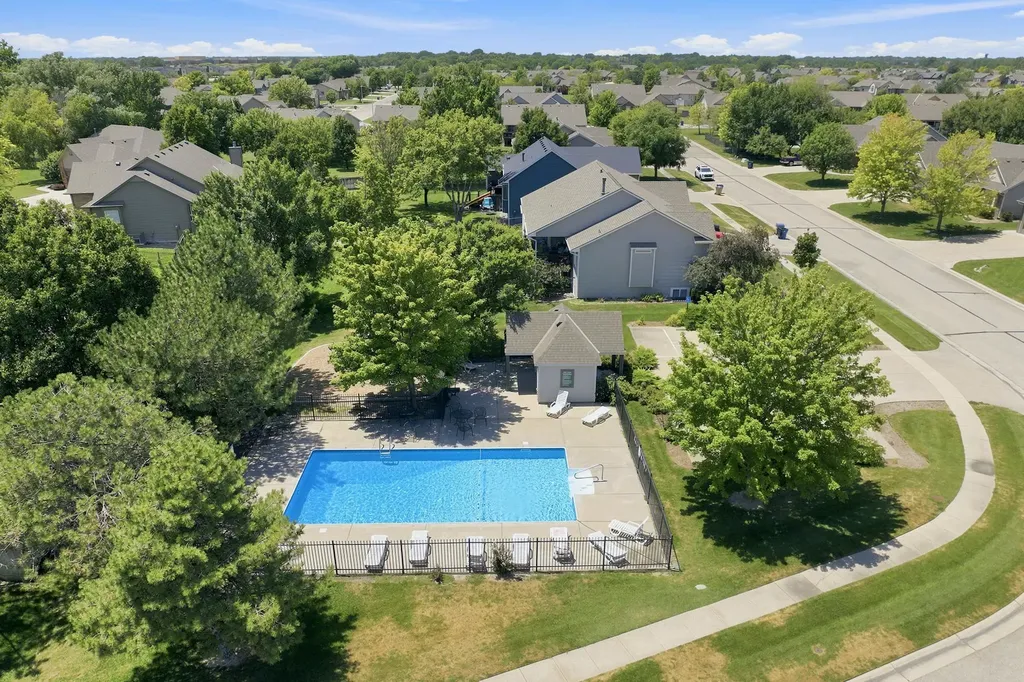 3822 N Lakecrest Wichita KS 67205