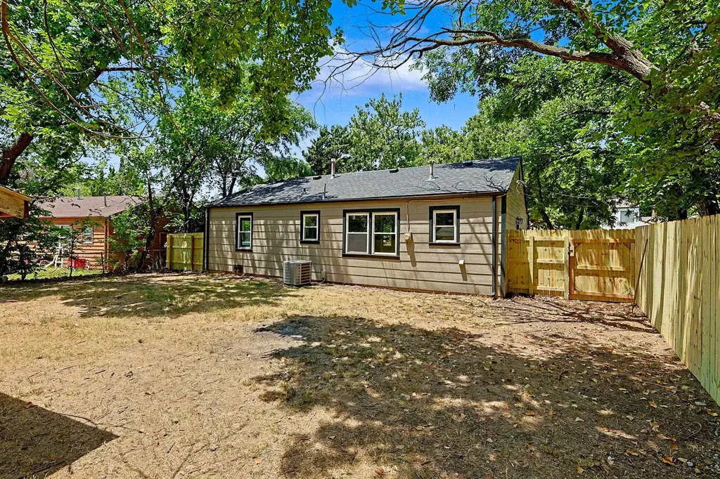 5811 E Skinner Wichita KS 67218